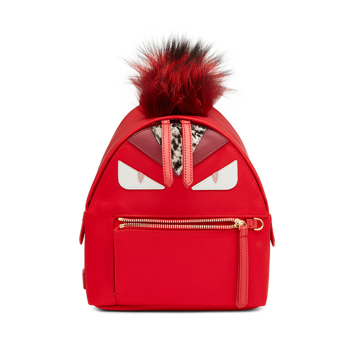 FENDI 紅色魔魔皮革後背包,72,000元。